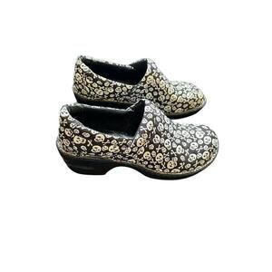 Boc Born Peggy Skull & Cross Bone Slip On Wedge Comfort Clogs Black White Sz 6.5